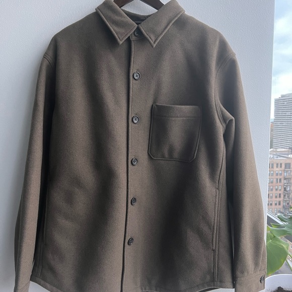 Shirt  jacket with a curved hem and stand collar. - Picture 2 of 3